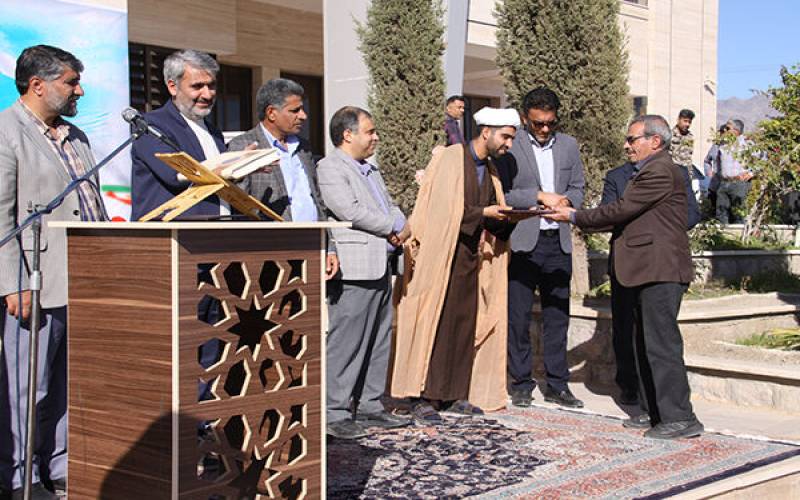 برپایی جشن انقلاب و عیدمبعث در اداره کل راه وشهرسازی جنوب کرمان