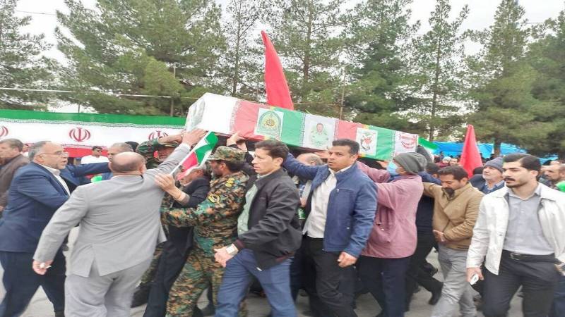 تشییع پیکر شهید حادثه تروریستی کرمان در راهپیمایی ۲۲ بهمن