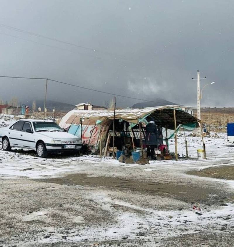 از بارش خسارت‌بار تگرگ در بخش اسماعیلی جیرفت تا برف شادی در سربیژن