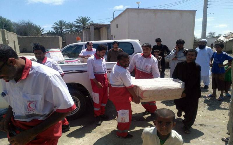 توزیع بیش از ۱۱ هزار بسته غذایی در میان سیل‌زدگان