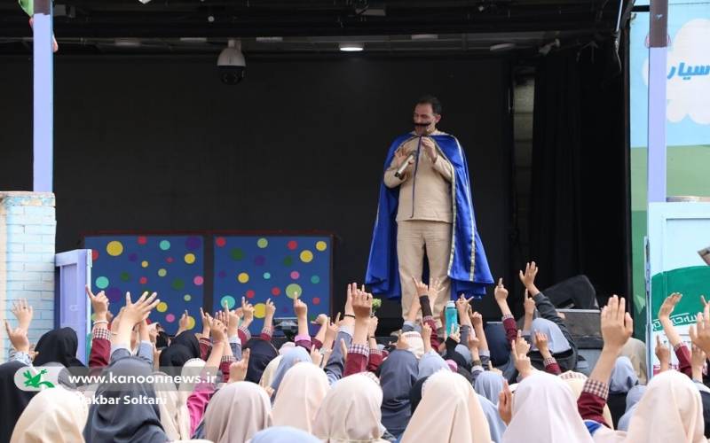 تماشاخانه سیار کانون پرورش فکری میهمان استان کرمان شد