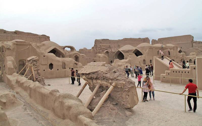 سایه سنگین صنعت بر توریسم کرمان