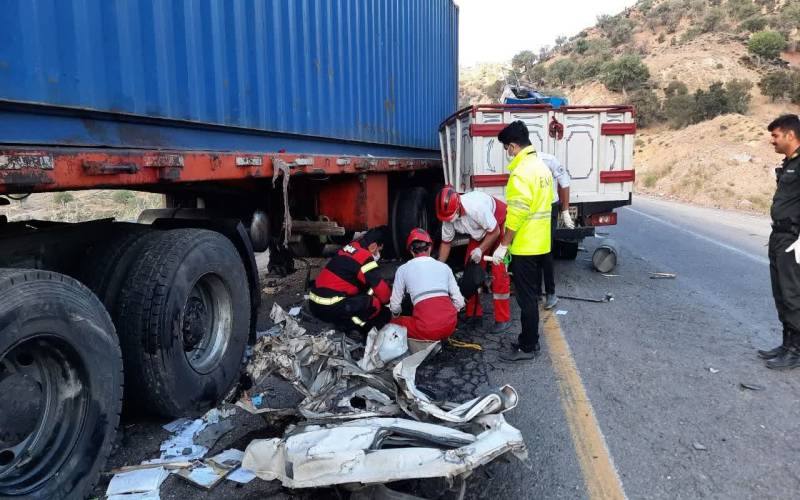 برخورد کامیونت و تریلی در جیرفت یک کشته و ۲ مصدوم بر جا گذاشت