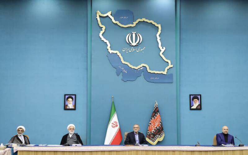 انتقادات رئیس جمهور از کیفیت پایین آموزش در مدارس و دانشگاه‌ها و نظام پرداخت حقوق‌ها