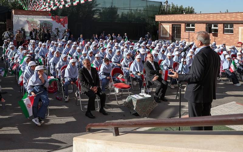 عدالت و همه امکانات باید برای همه مردم فراهم شود