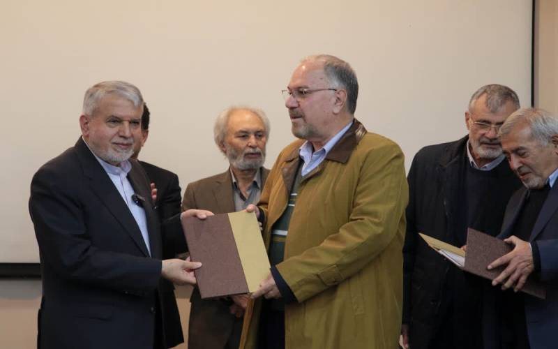 تقدیر وزیر میراث‌فرهنگی از چهره‌های مؤثر در پژوهش‌های باستان‌شناسی جیرفت