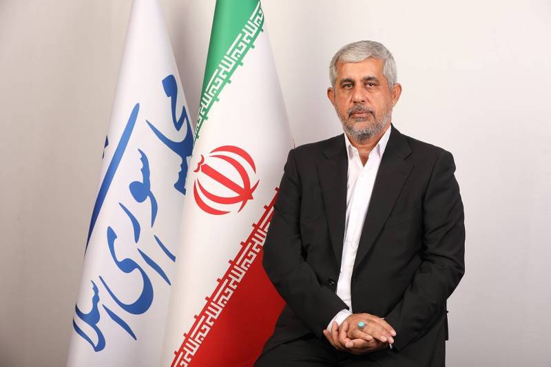 ارسال پیام ضعف به دشمن، جفا در حق ملت و نظام است