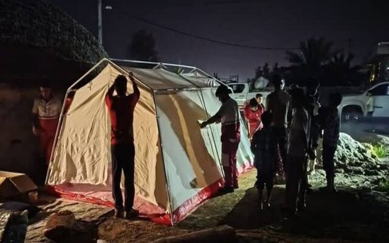 اسکان اضطراری ۱۵۸ خانواده متاثر از سیل جنوب کرمان توسط هلال احمر