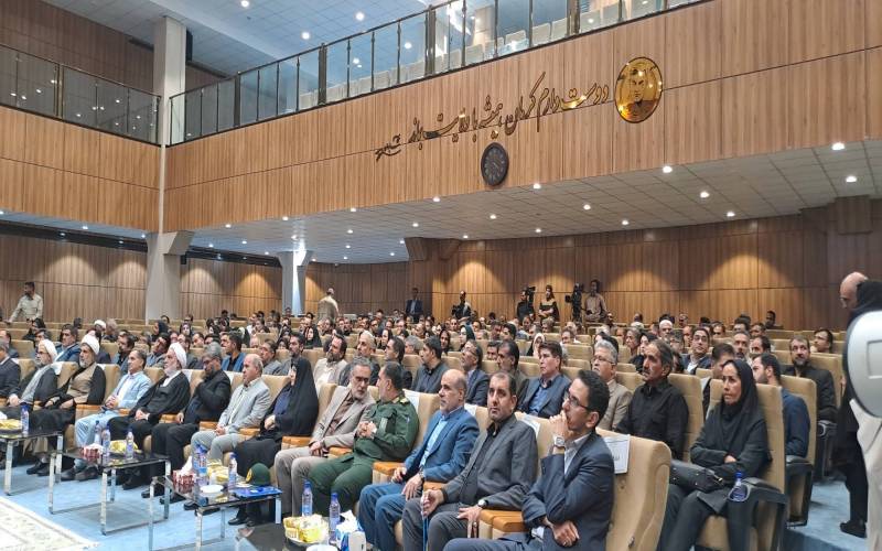 کرمان نماد و یکی از تجلی گاه های دین و دانش است