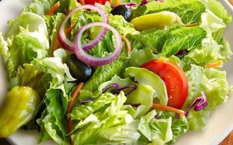 قبل از غذا سالاد بخوریم یا بعد از غذا؟