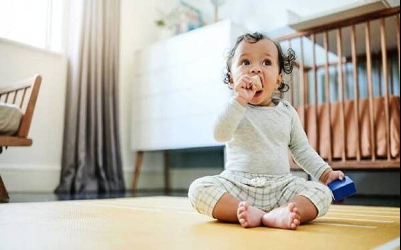 هشدار اورژانس درباره خطر خفگی کودکان با اجسام کوچک