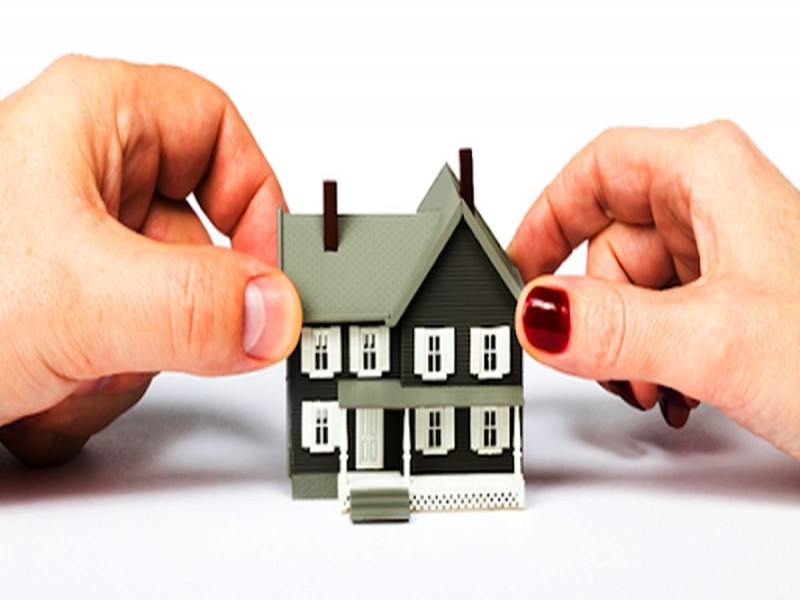 تقسیم اموال بعد از جدایی به نظر قاضی وابسته است و بسته به نظر دادگاه، بین یک تا ۵۰ درصد دارایی های مرد به زن تعلق می‌گیرد.